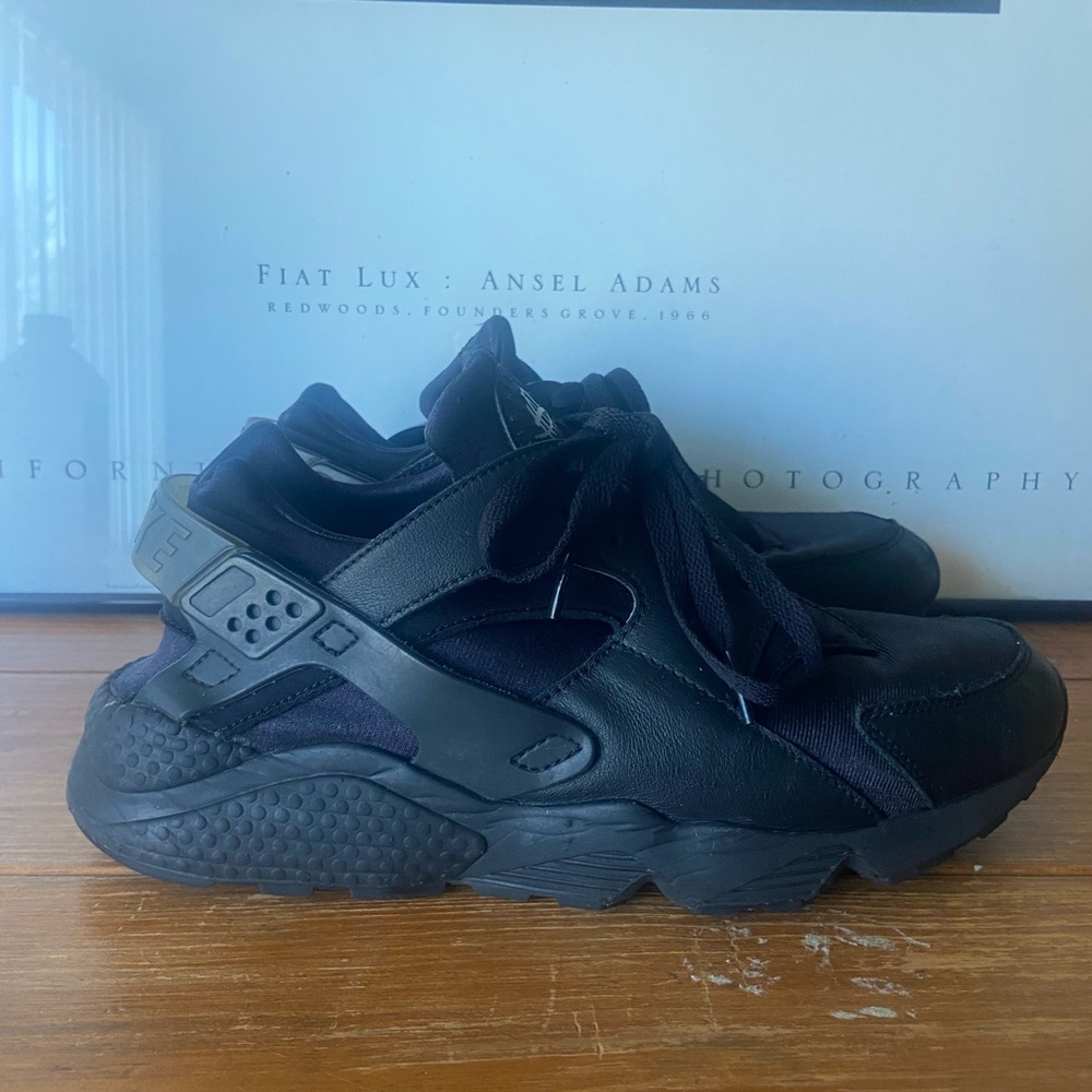 Nike Black Hurache